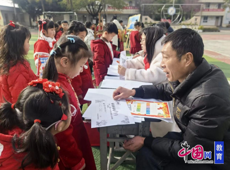 小马奔腾展本领趣味闯关乐无穷成都龙泉驿西平小学开展一、二年级乐考活动(图2)